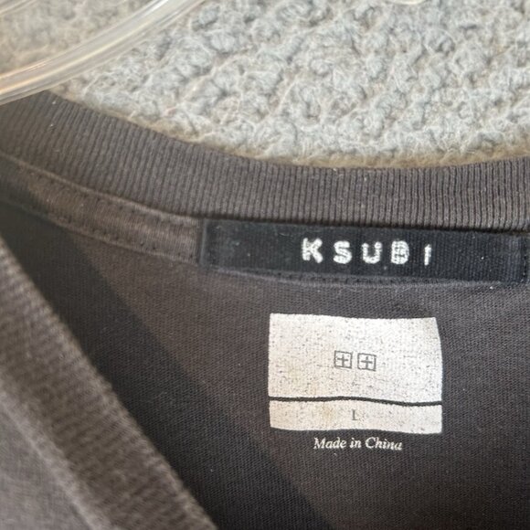 AUTHENTIC KSUBI GREY SPELL OUT LOGO TEE T-SHIRT ORANGE YELLOW LOGO SZ L Crosses - Picture 3 of 5